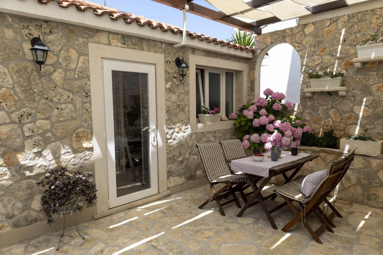 M&T Apartment Supetar Exterior photo