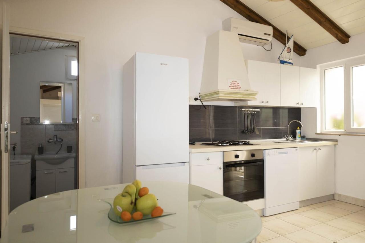 M&T Apartment Supetar Exterior photo